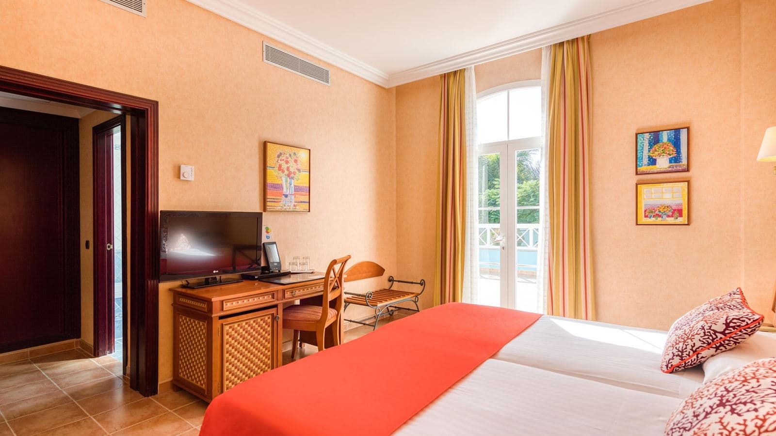 rooms-superior-room