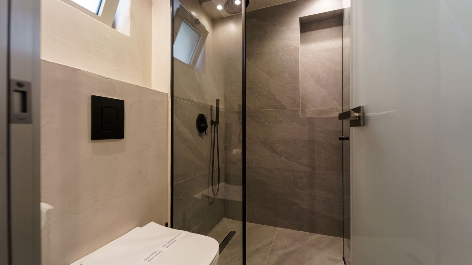 rooms-deluxe-room