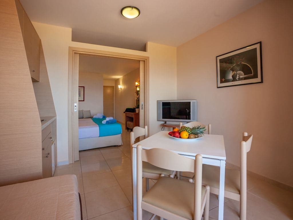 rooms-family-apartment