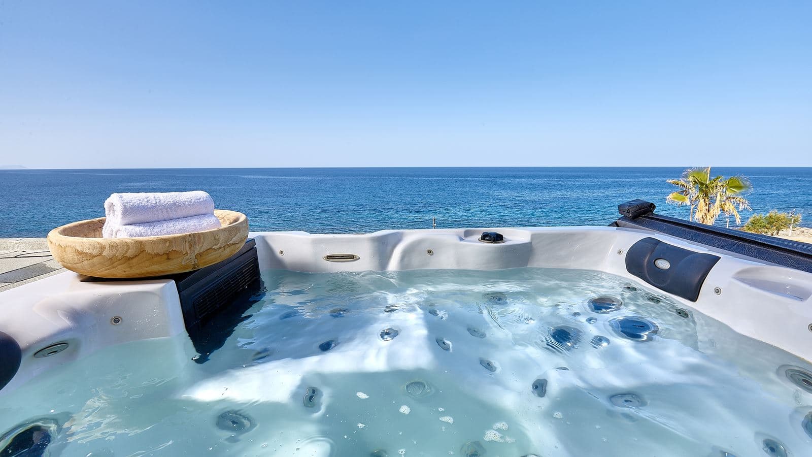 rooms-one-bedroom-sv-with-openair-jacuzzi