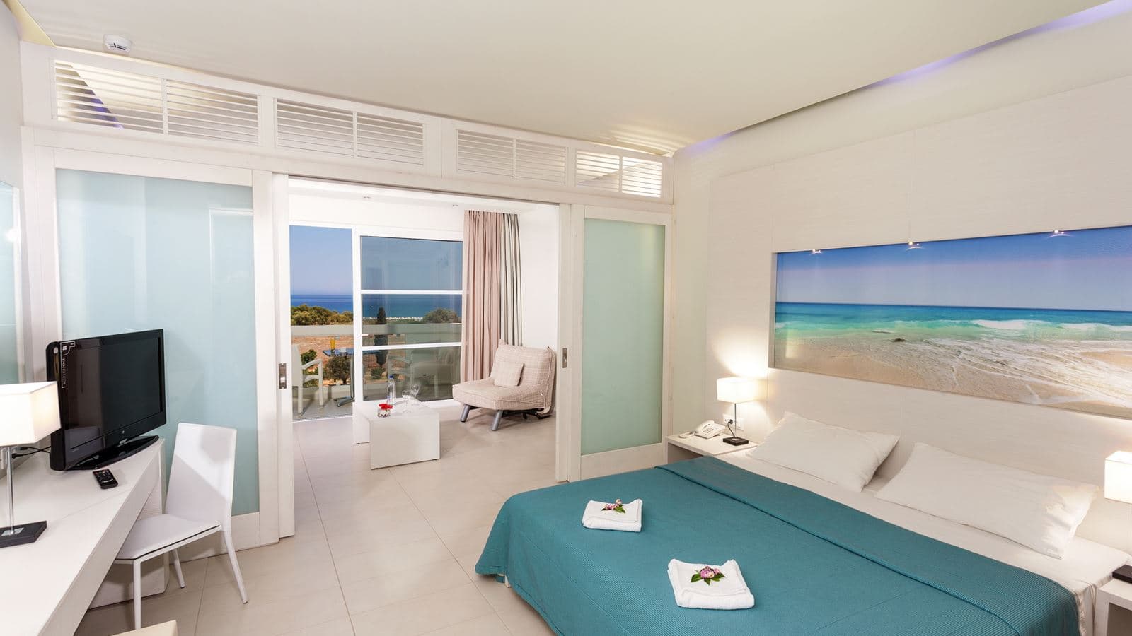 rooms-junior-suite-pool-view-terrace