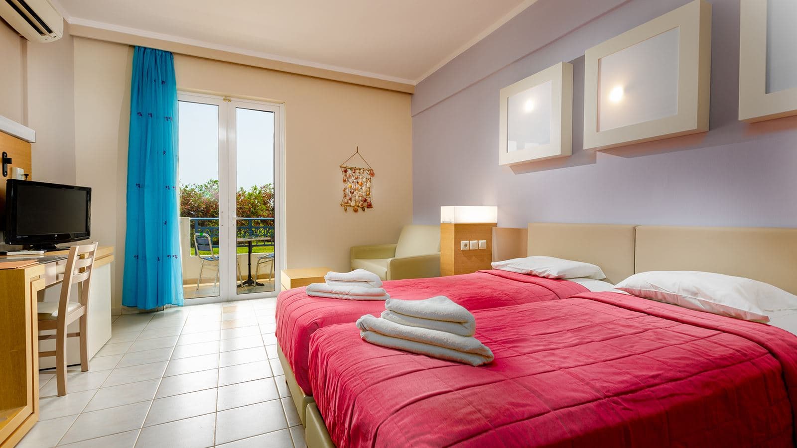 rooms-2-bedrooms-family-bungalow-garden-view-ground-floor-balcony