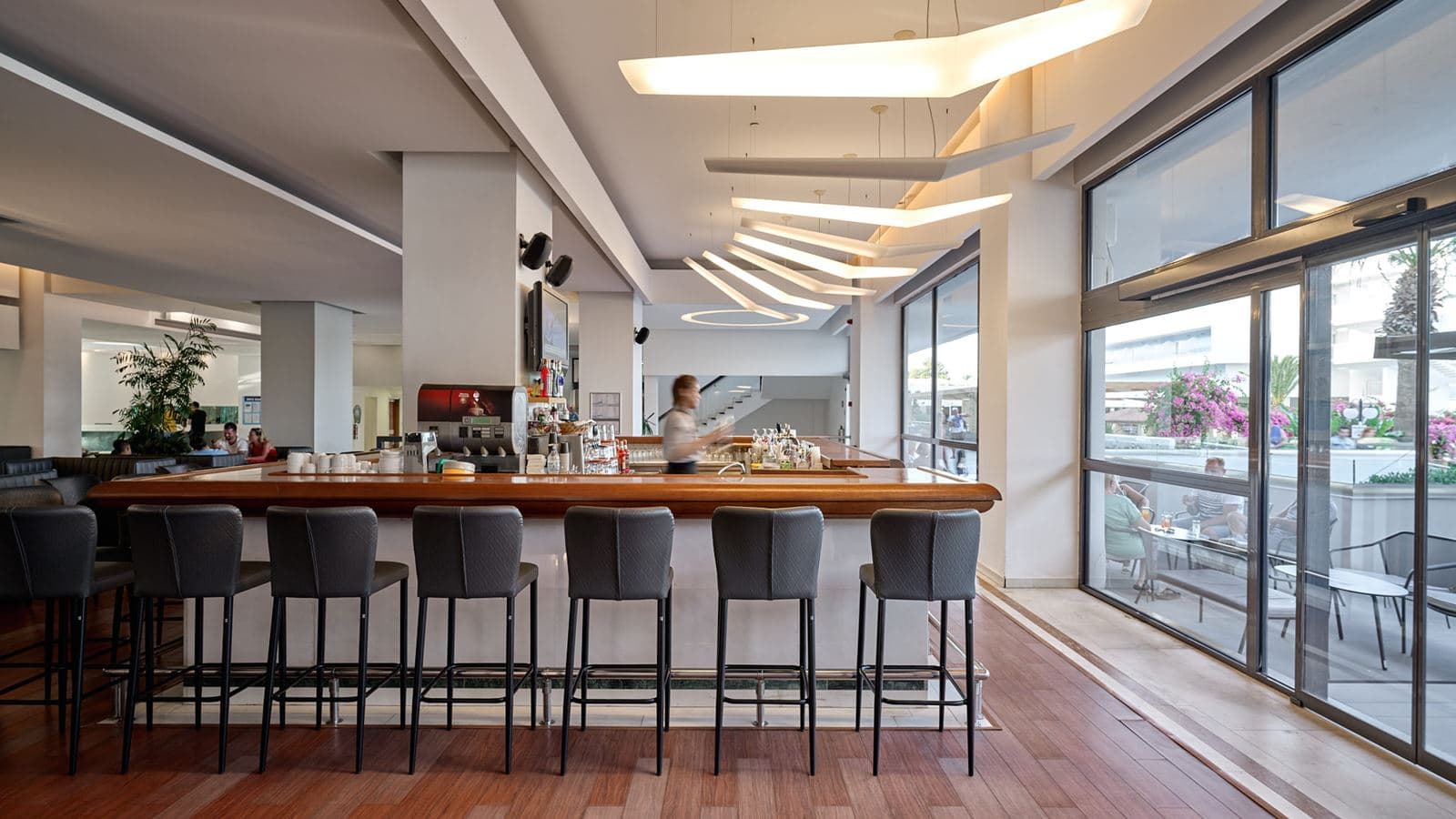 bars-main-bar