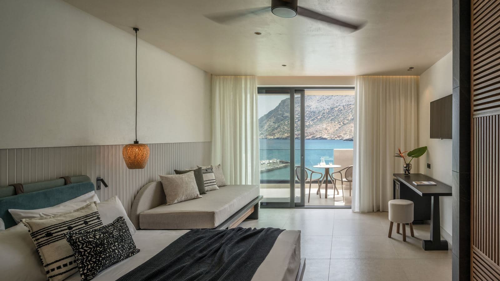 rooms-sea-front-room