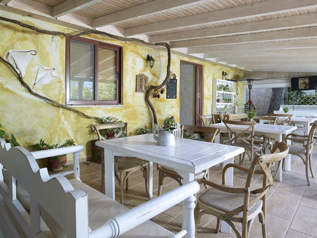 restaurants-mama-georgias-garden