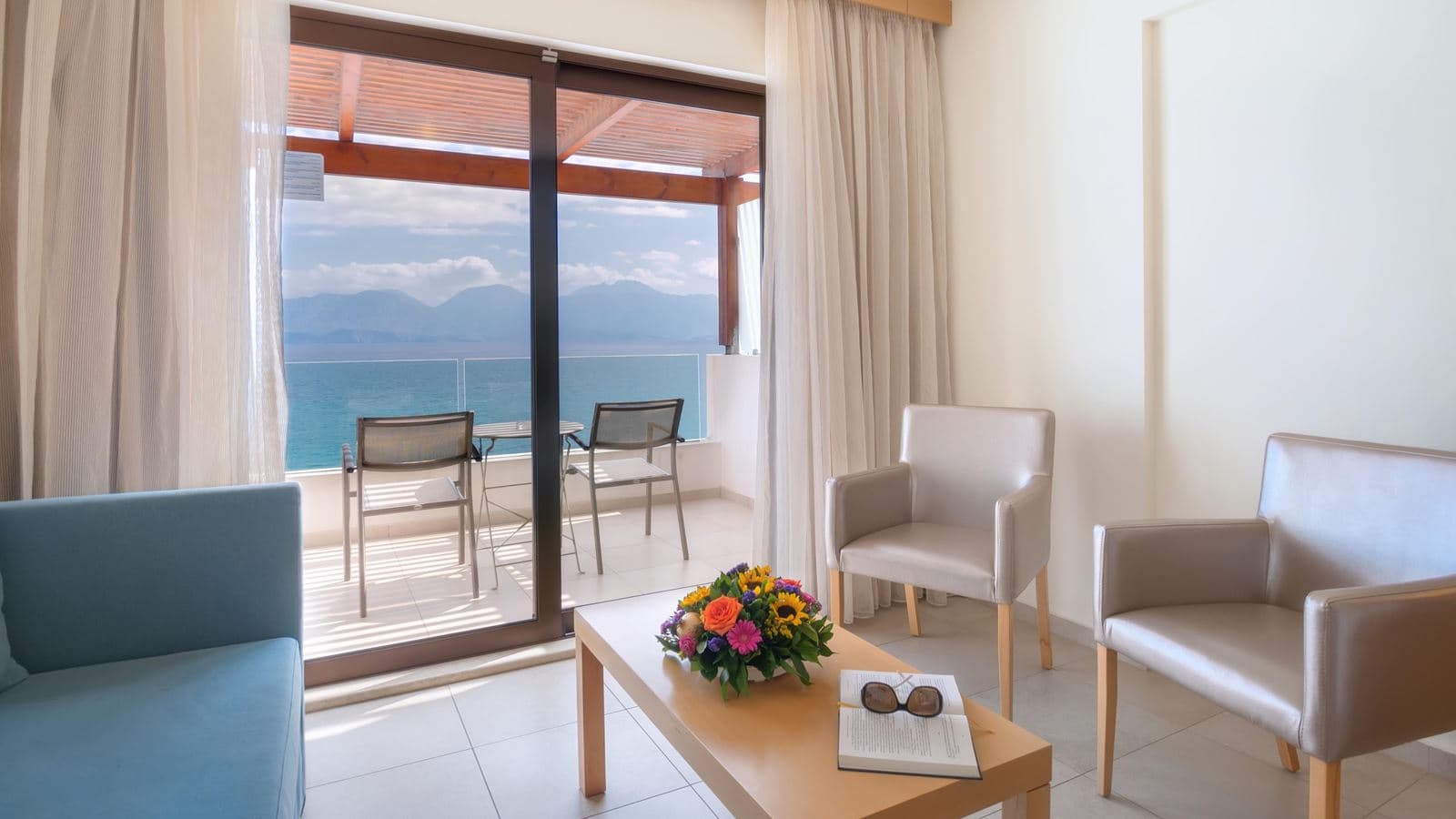 rooms-room-deluxe-double-sea-view