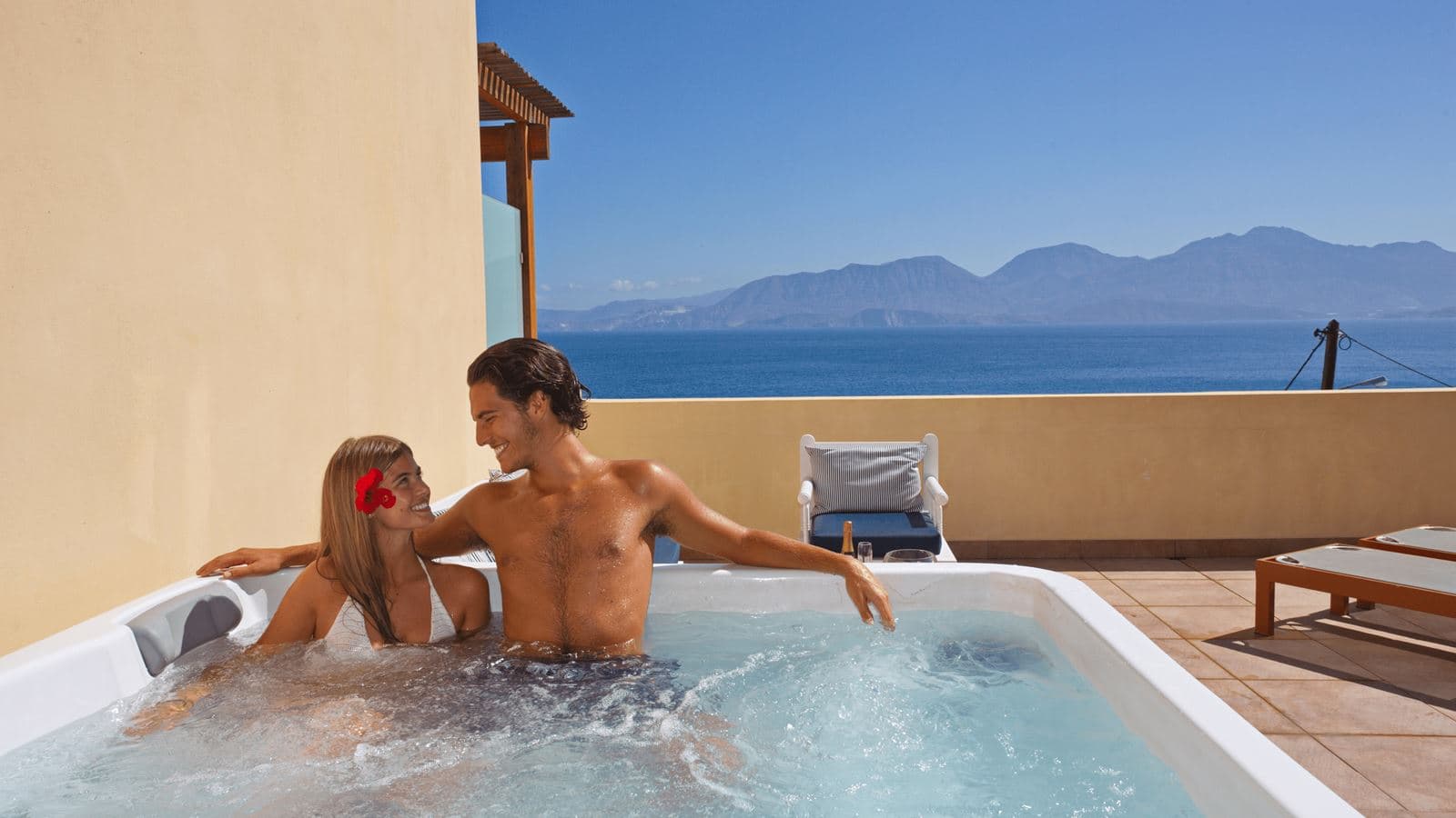 rooms-suite-1-bedroom-side-sea-view-jacuzzi