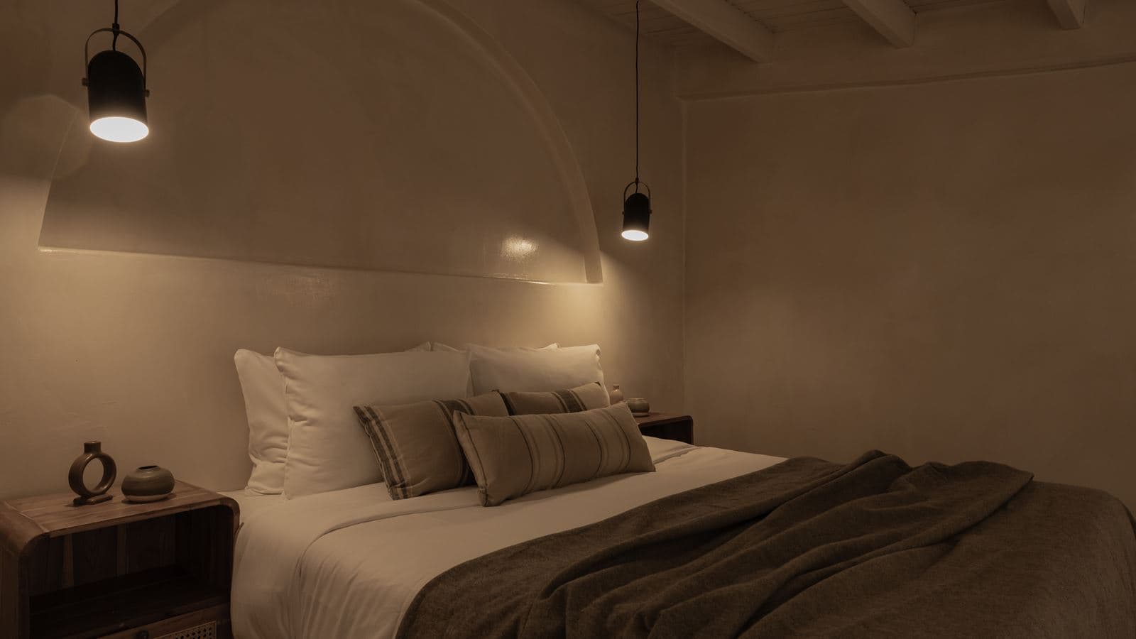 rooms-loft-suite-land-view