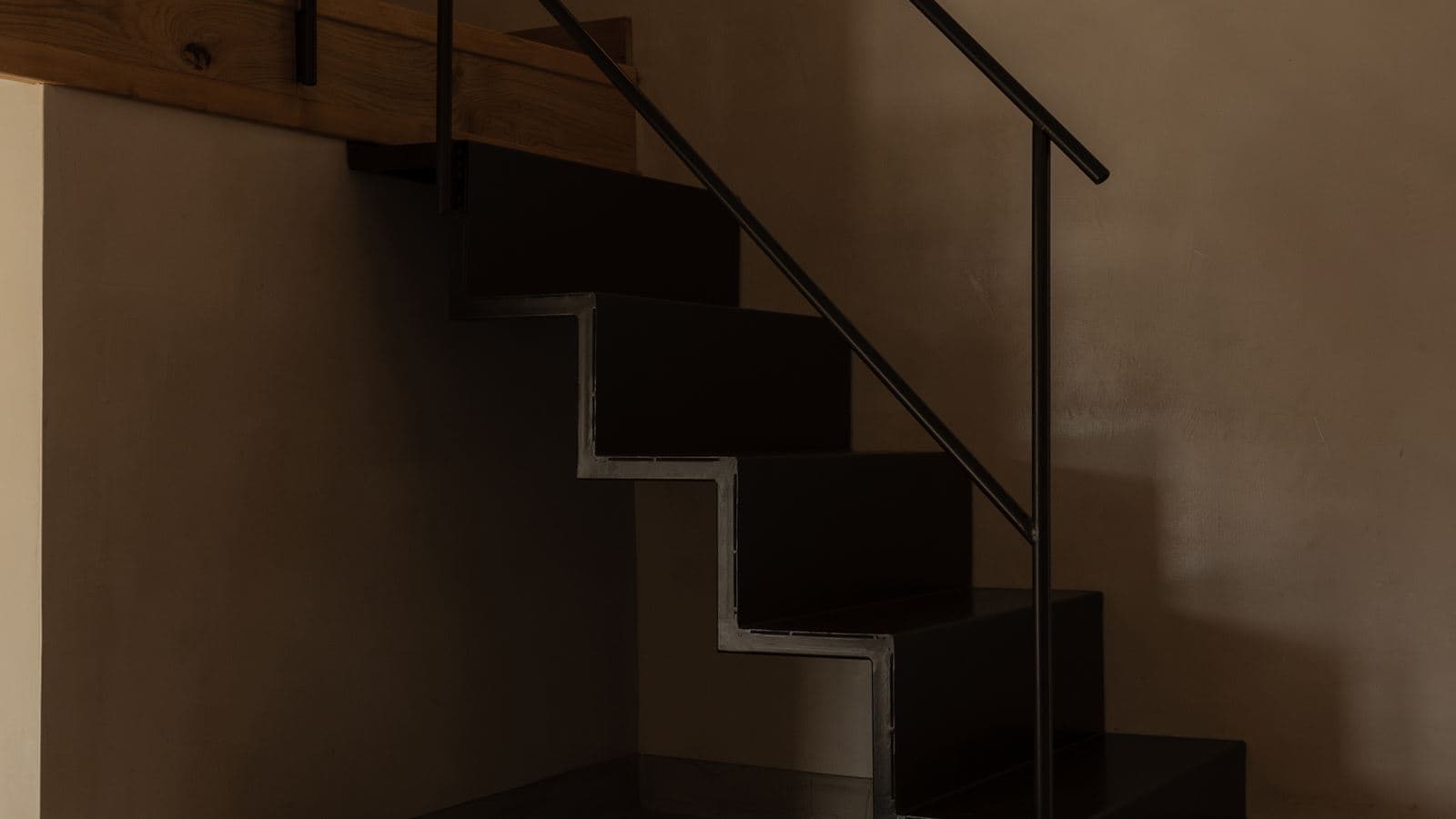 rooms-loft-suite-land-view