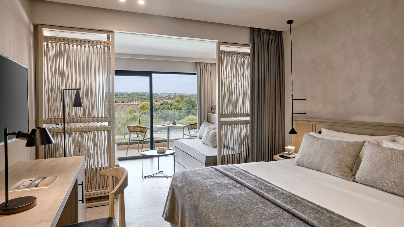 rooms-junior-suite-courtyard