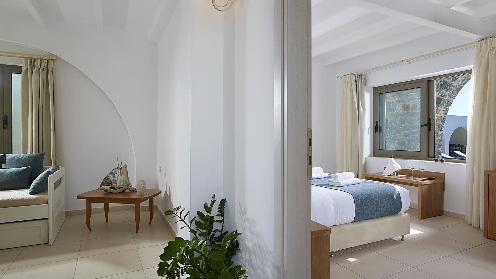 rooms-suite-land-view