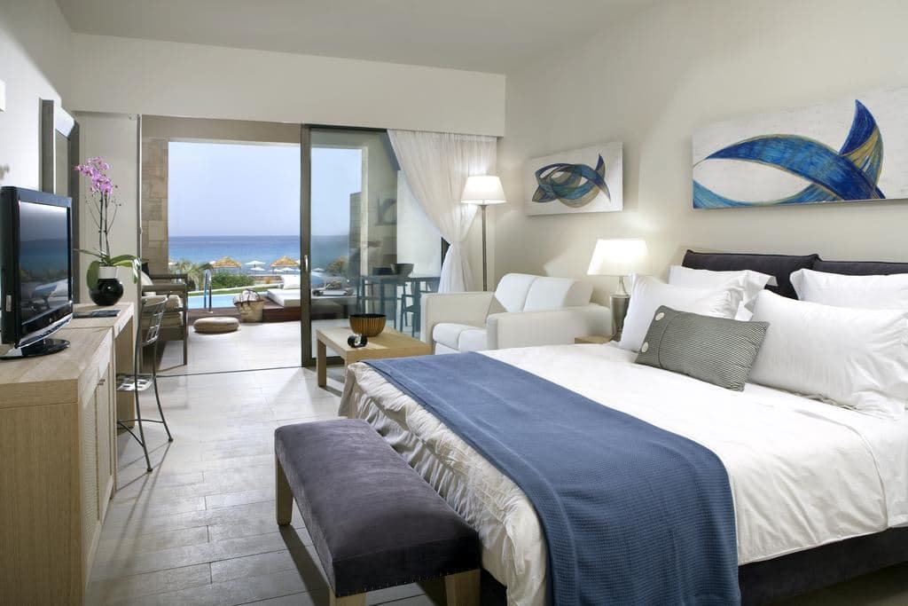 rooms-pool-suite-sea-front-with-terrace-private-pool
