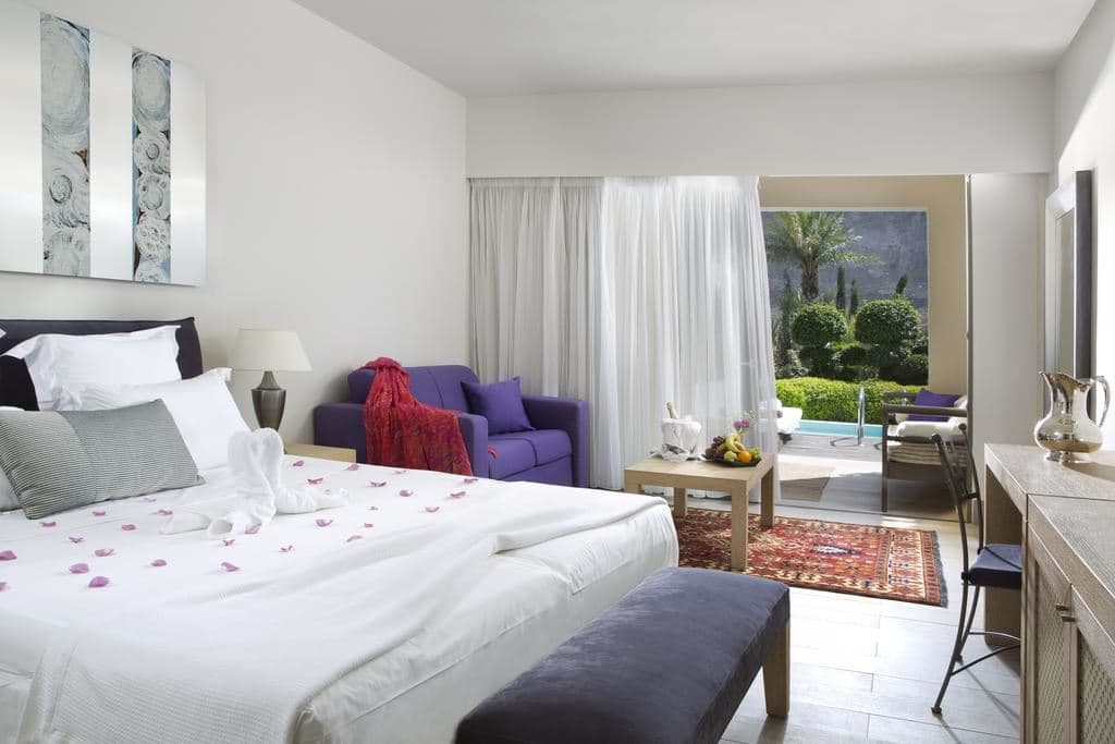 rooms-princess-pool-suite-sea-front-with-terrace-private-pool