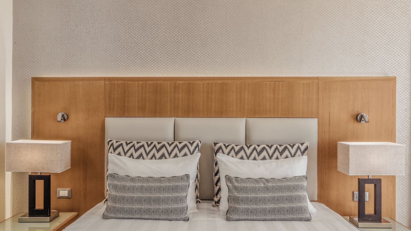 rooms-promo-with-balcony-or-terrace