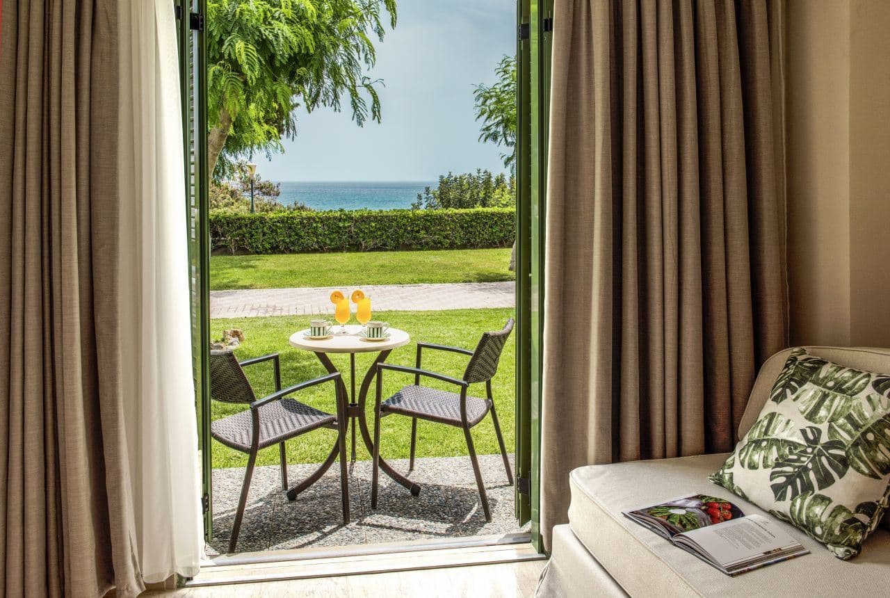 rooms-bungalow-sea-view-front-row