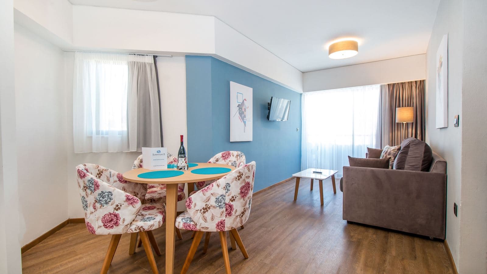 rooms-suite-balcony-or-terrace
