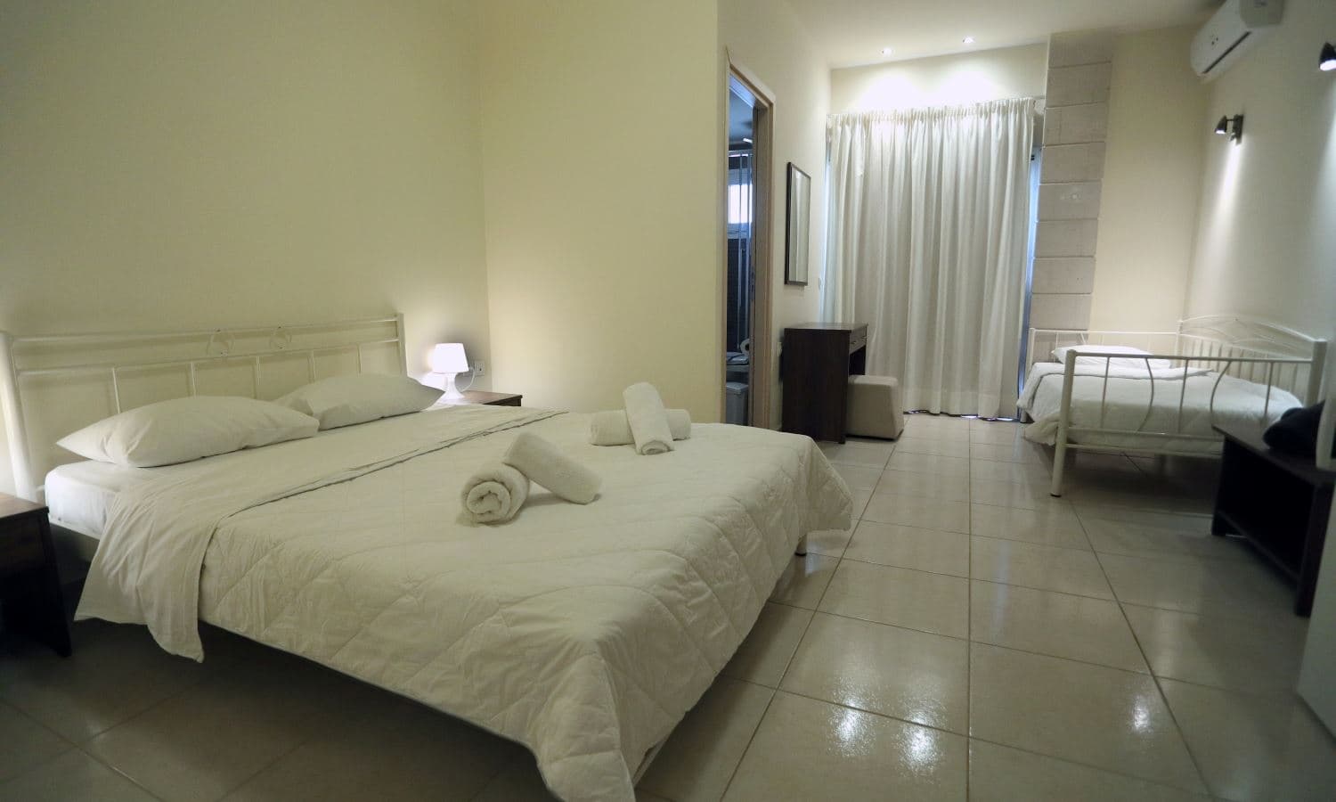 rooms-triple-room