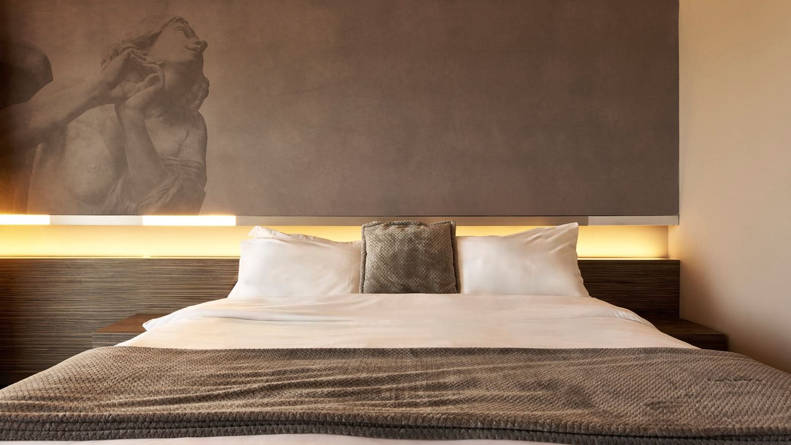 rooms-executive-room-side-sea-view
