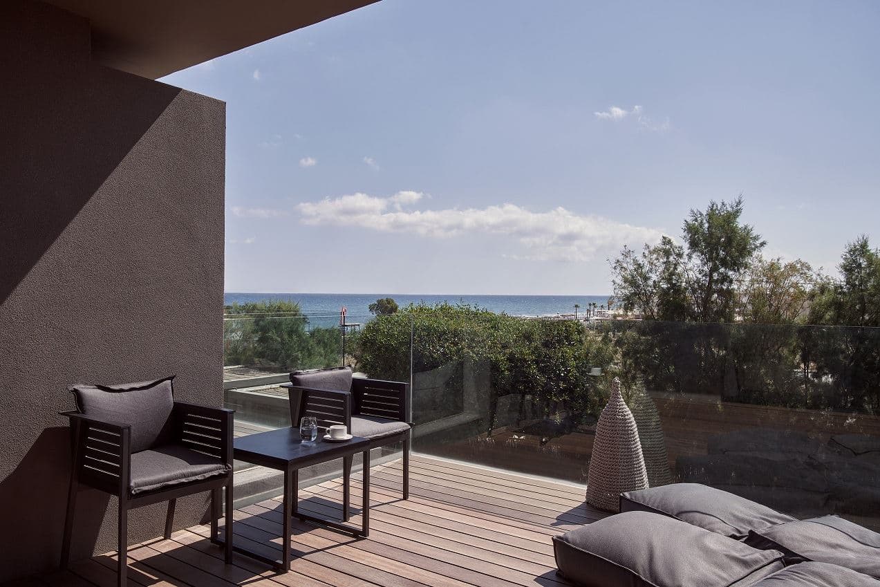rooms-executive-room-side-sea-view