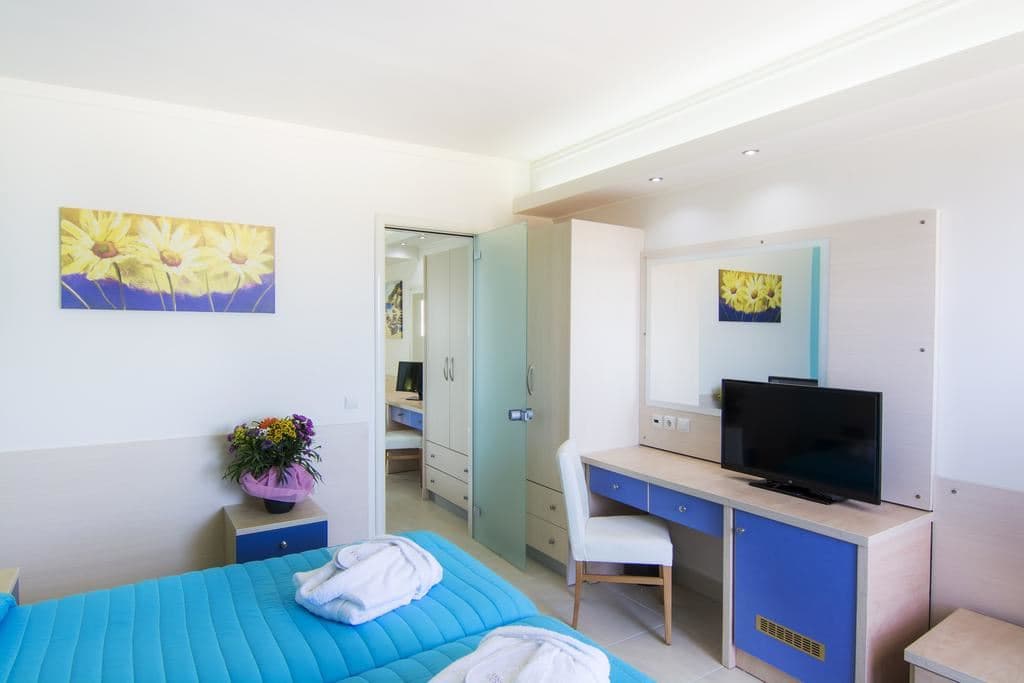 rooms-family-room