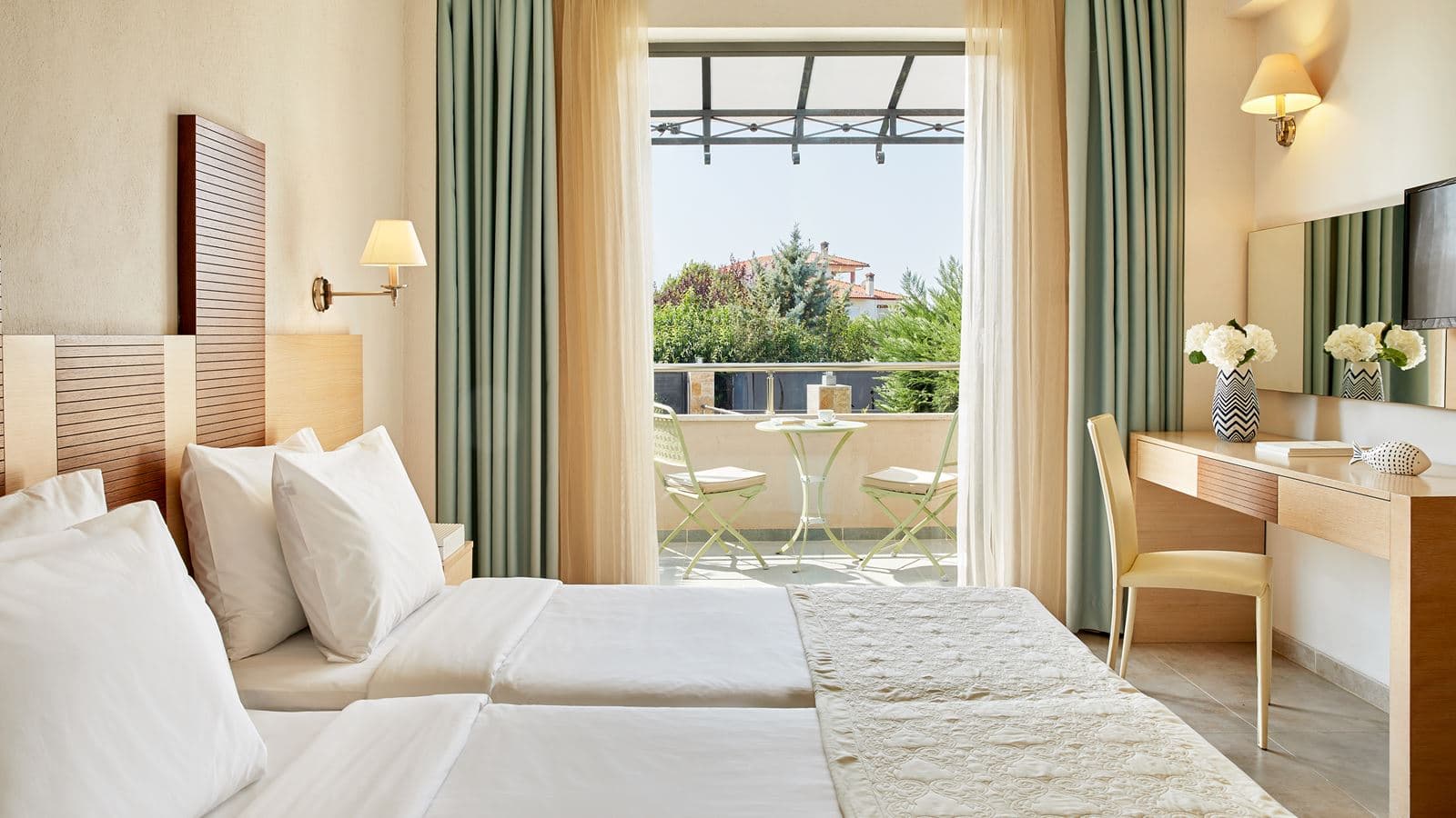 rooms-family-suite-garden-view