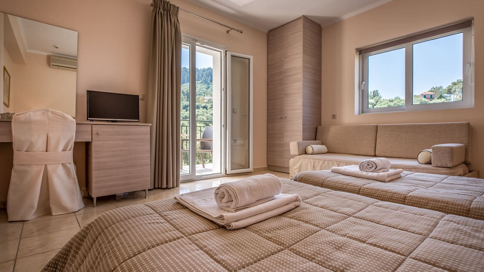 rooms-family-room