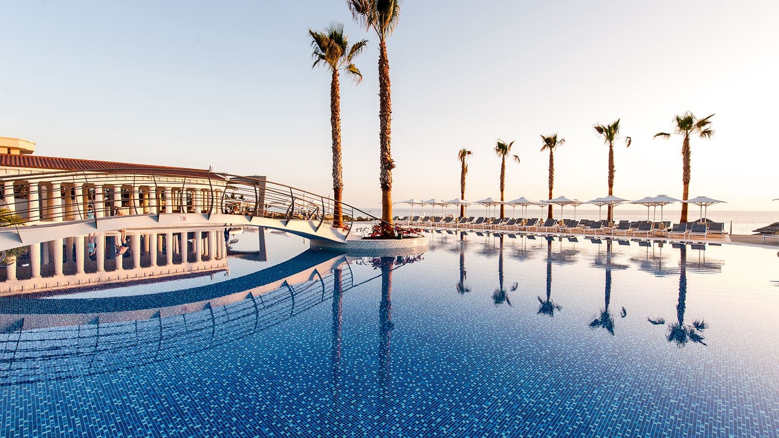 restaurants-pool-bar