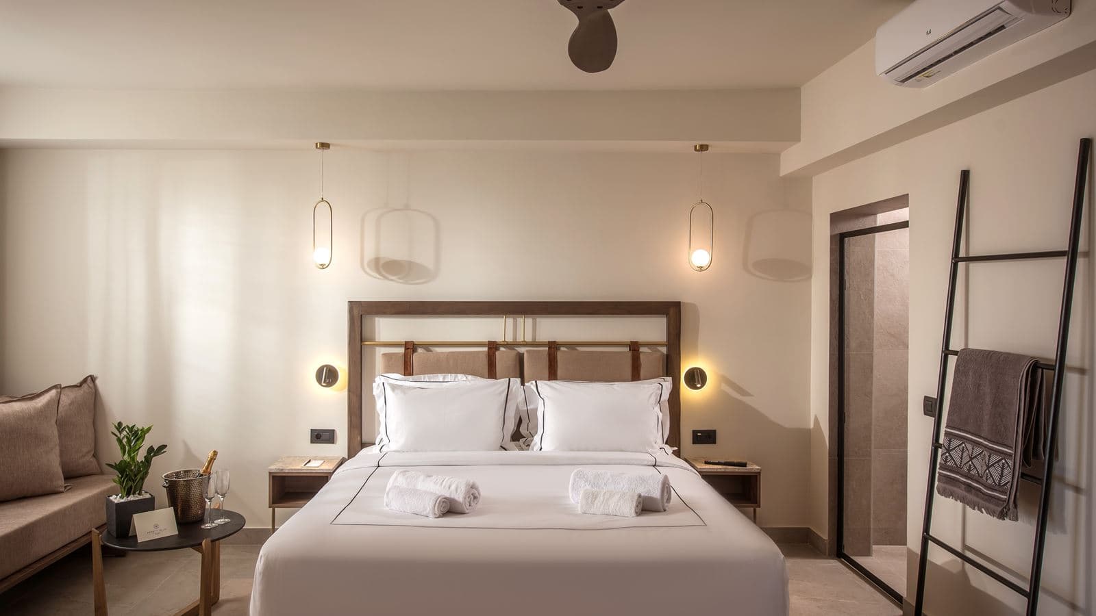 rooms-deluxe-room-with-private-jacuzzi