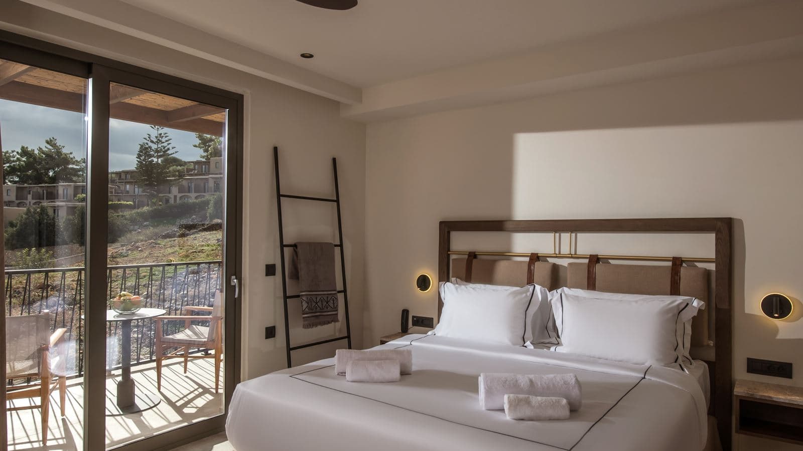 rooms-exclusive-suite-with-private-jacuzzi--full-sea-view