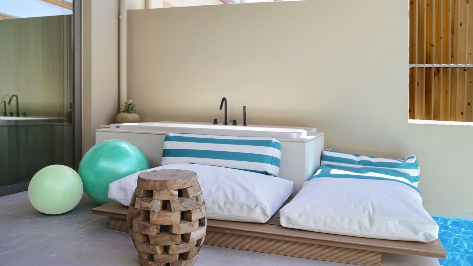 rooms-upbeat-retreat-pool-view-with-heated-plunge-pool