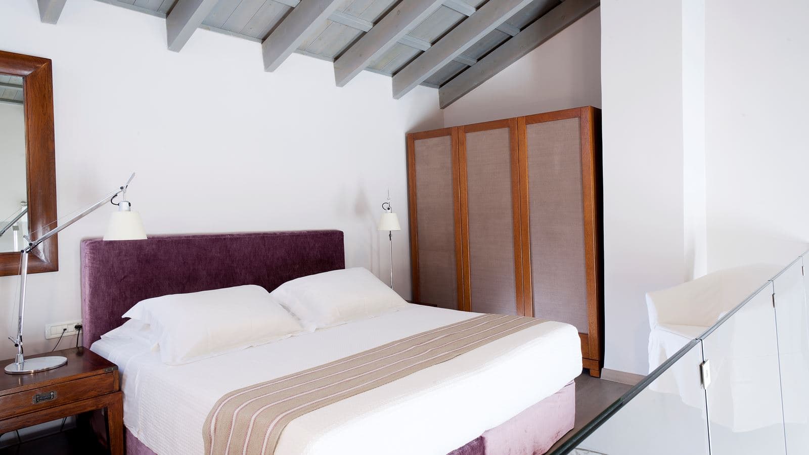 rooms-superior-room