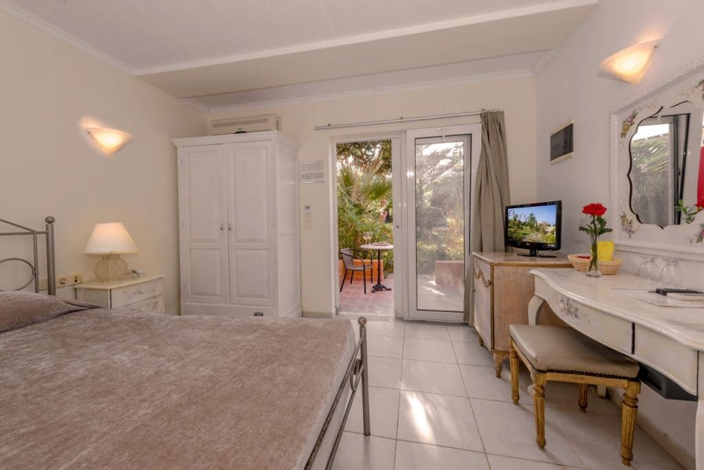 rooms-double-room-garden-view