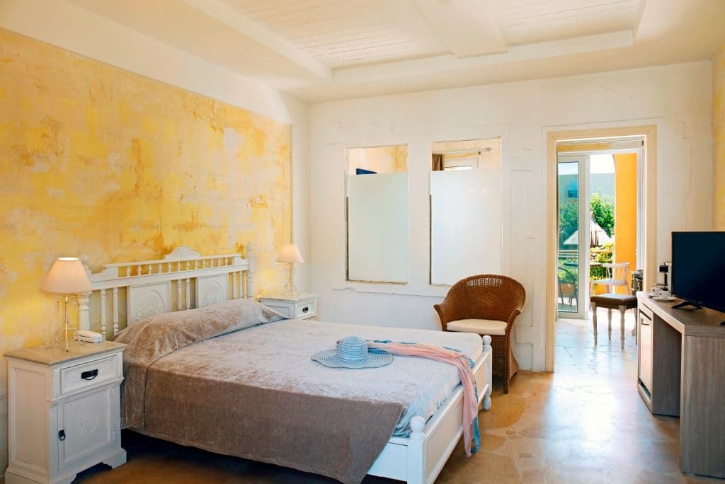 rooms-junior-suite-partial-sea-view