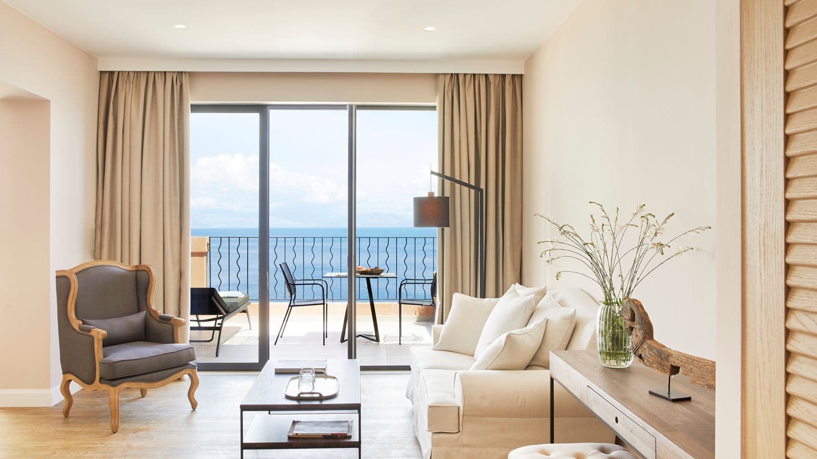 rooms-grand-terrace-deluxe-suite-whirlpool