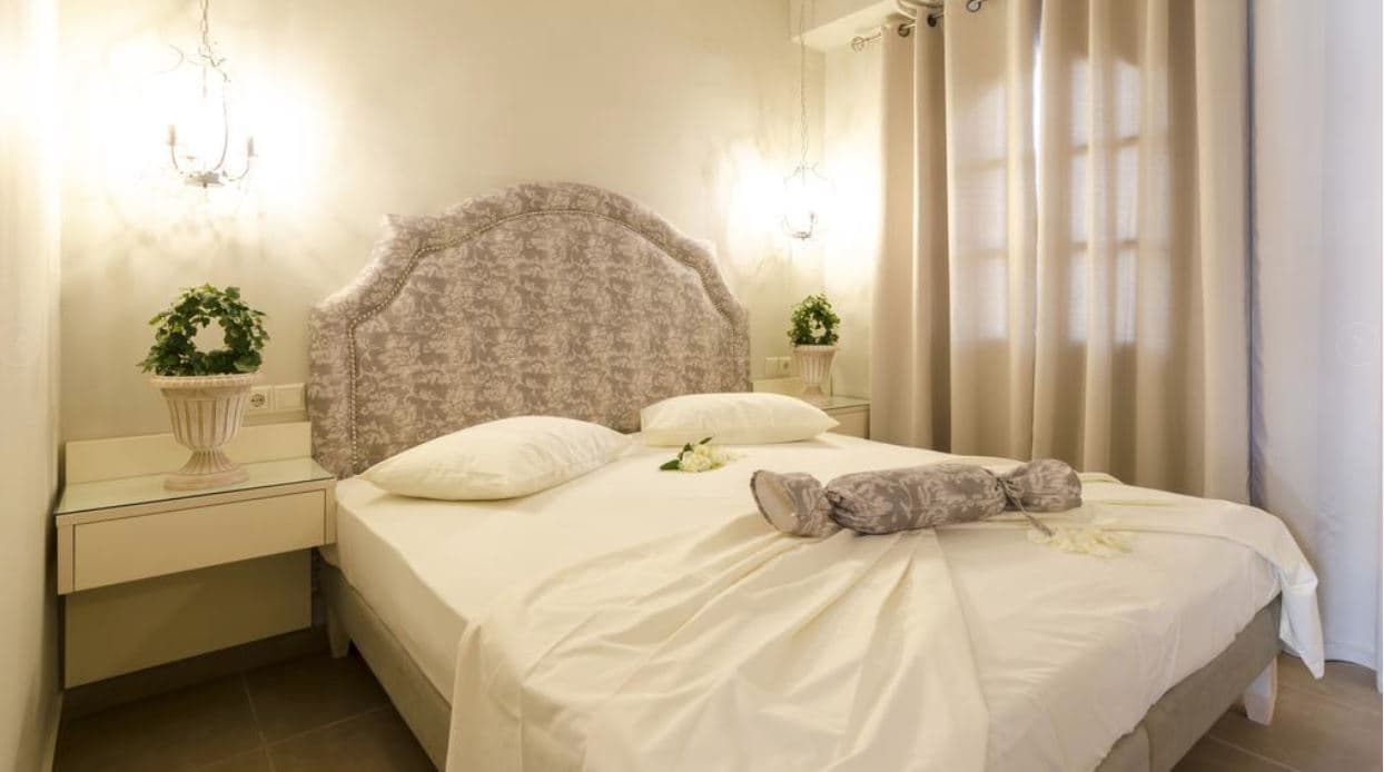 rooms-apartment-superior-1-bedroom-gardenpoolview