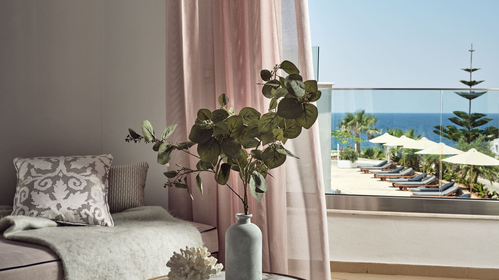 rooms-superior-double-sea-view-sharing-pool