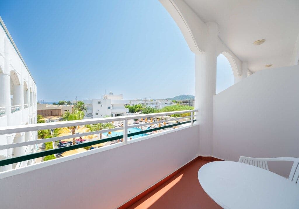 rooms-king-double-pool-view