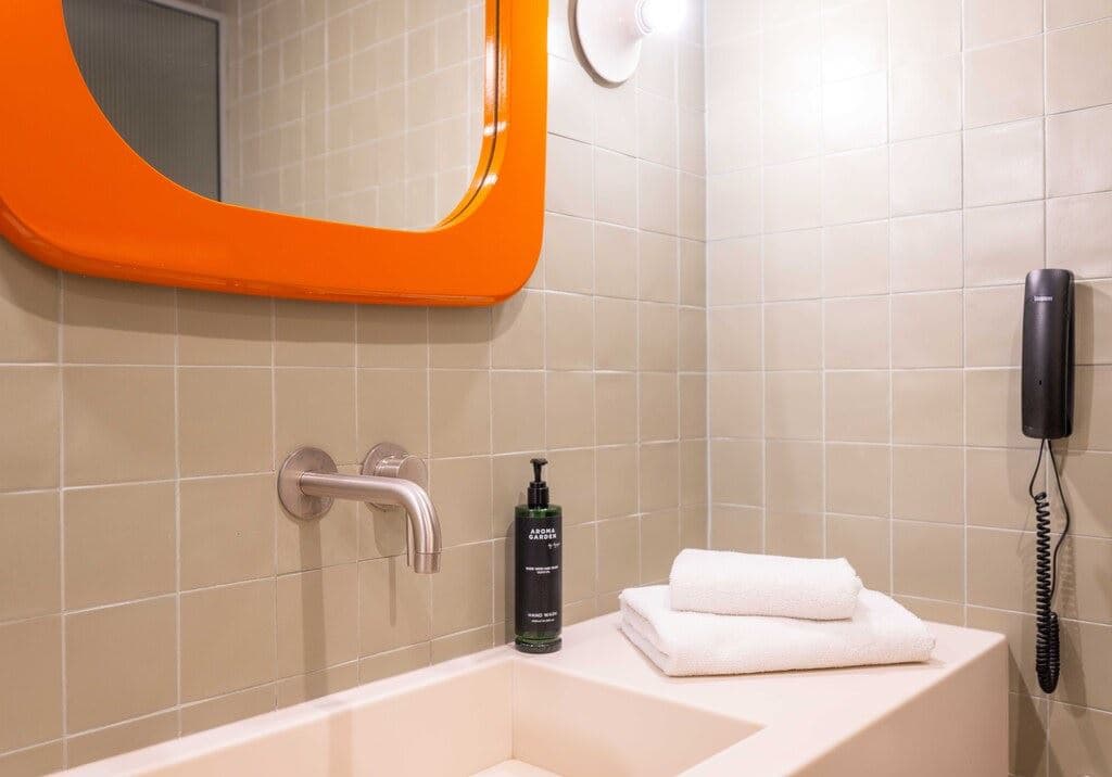 rooms-queen-double-pool-view