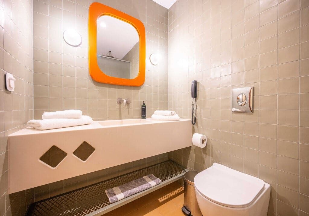 rooms-queen-double-pool-view