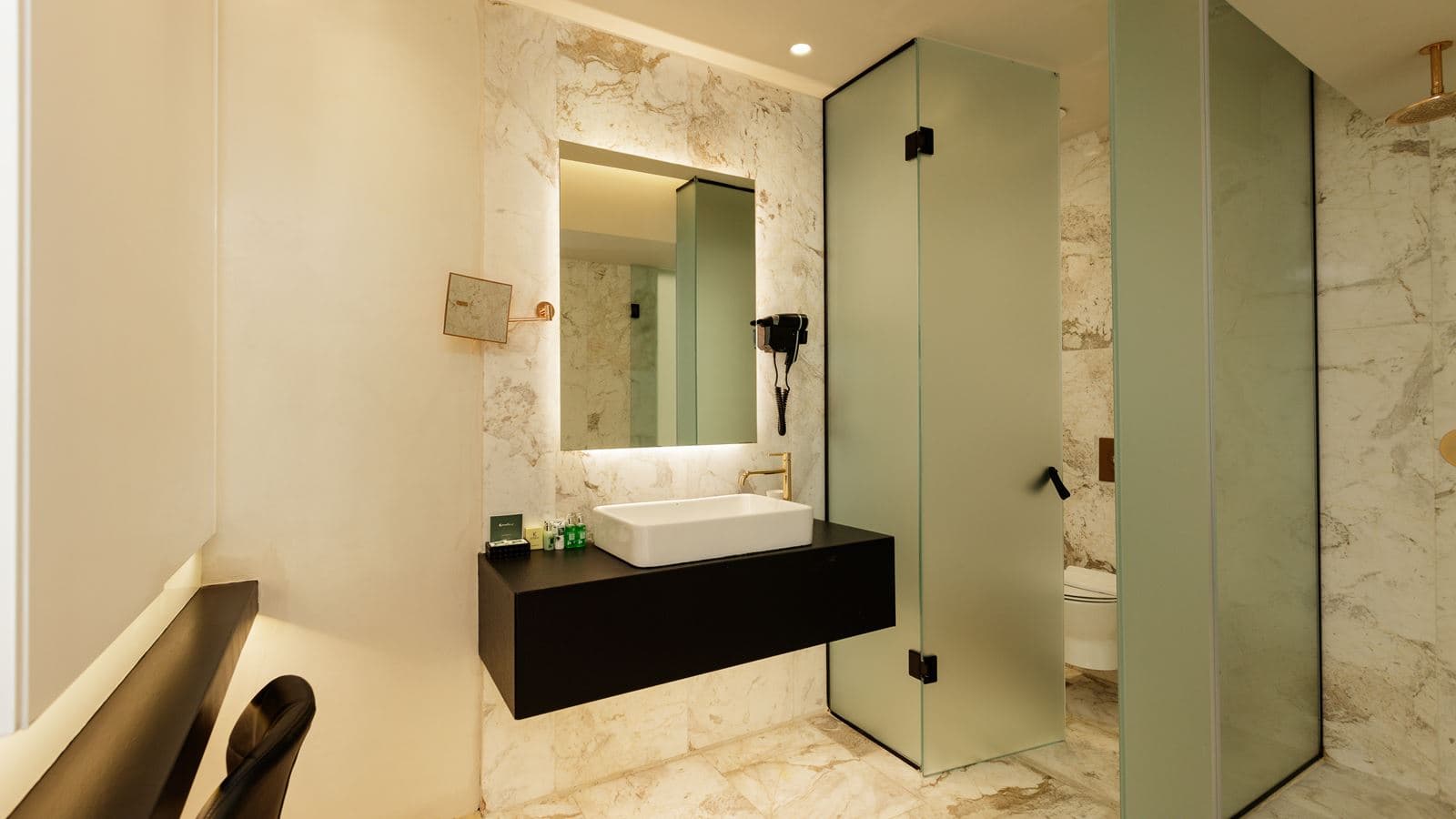 rooms-junior-suite-side-sea-view-or-sea-view