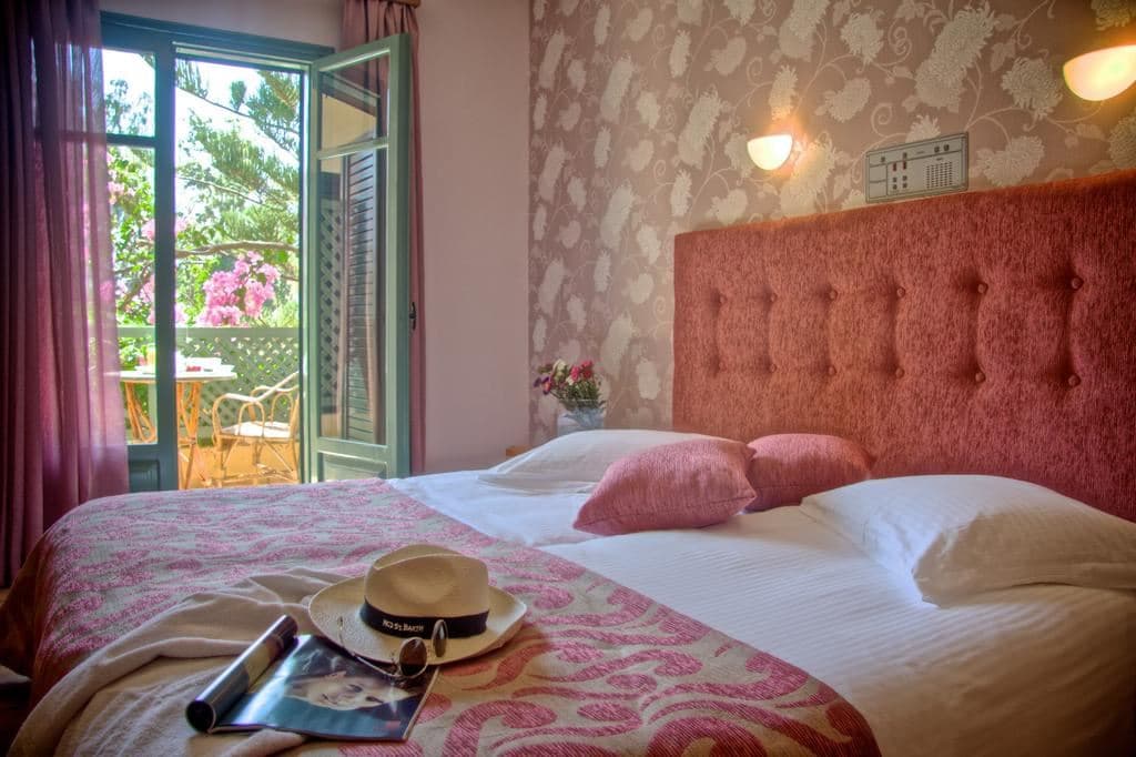 rooms-ruby-royal-junior-suite