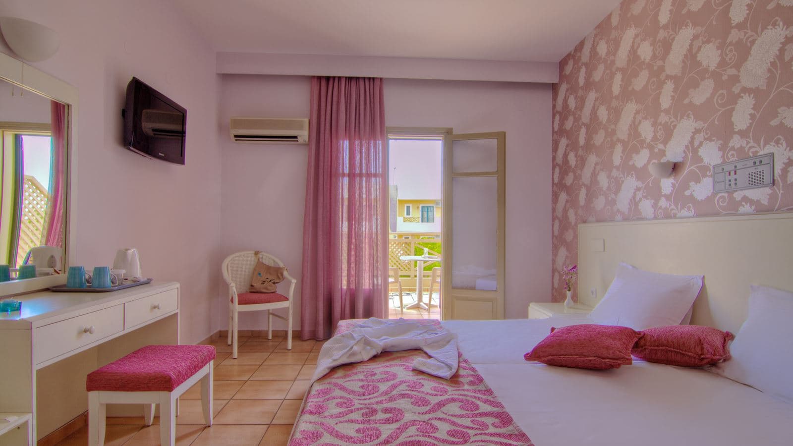 rooms-superior-room