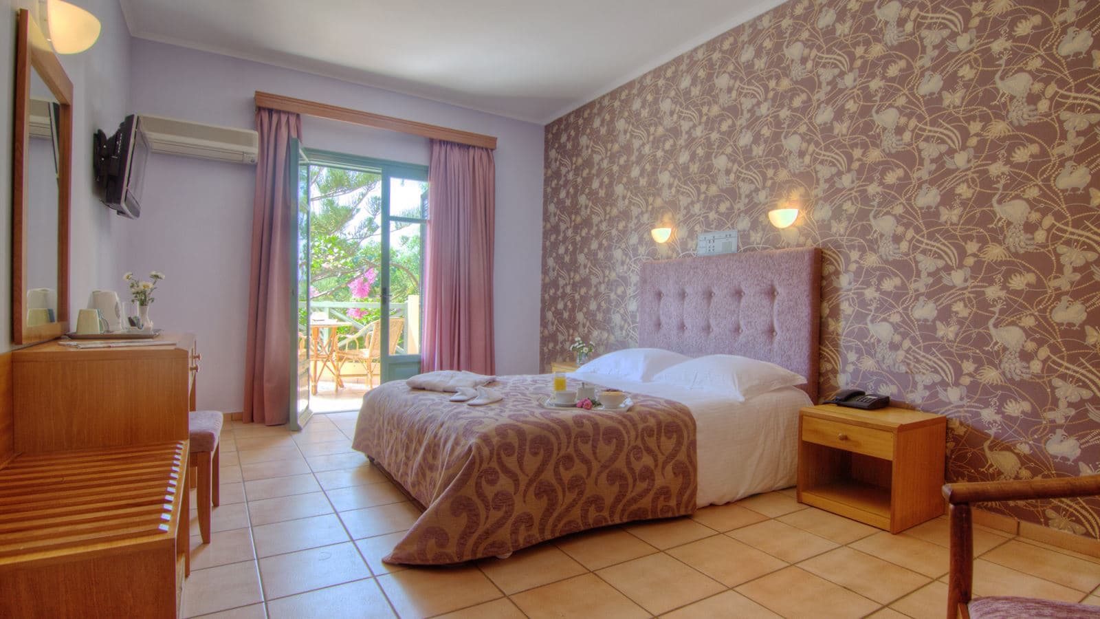 rooms-superior-room