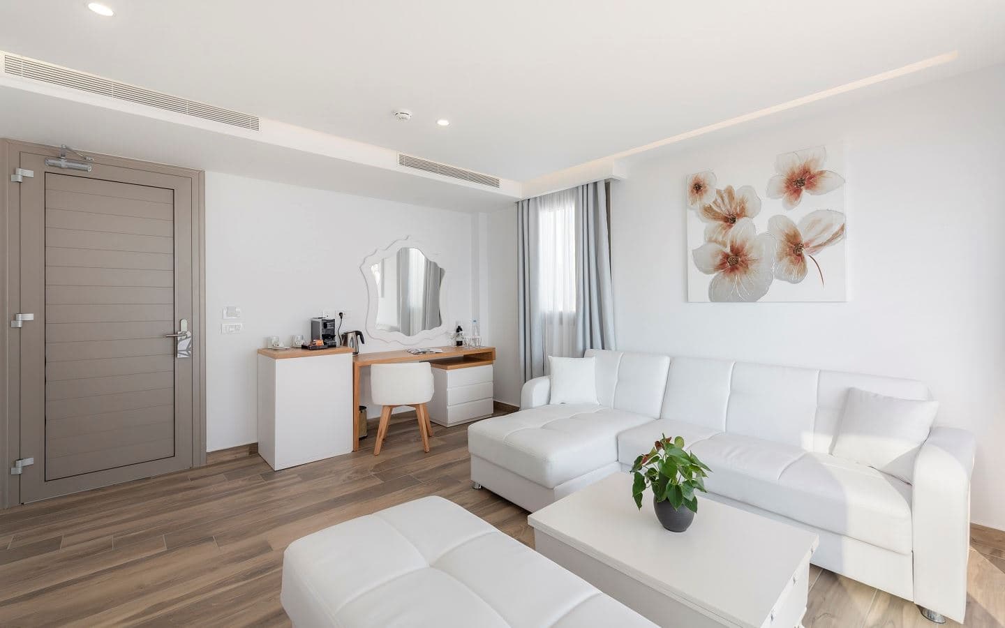 rooms-superior-suite-sea-view-private-outdoor-jacuzzi