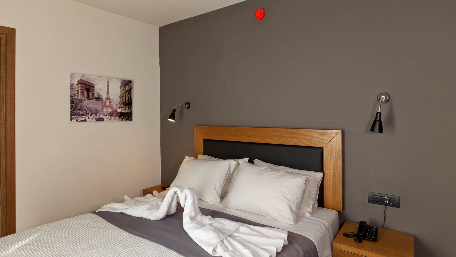 rooms-room-double-balcony