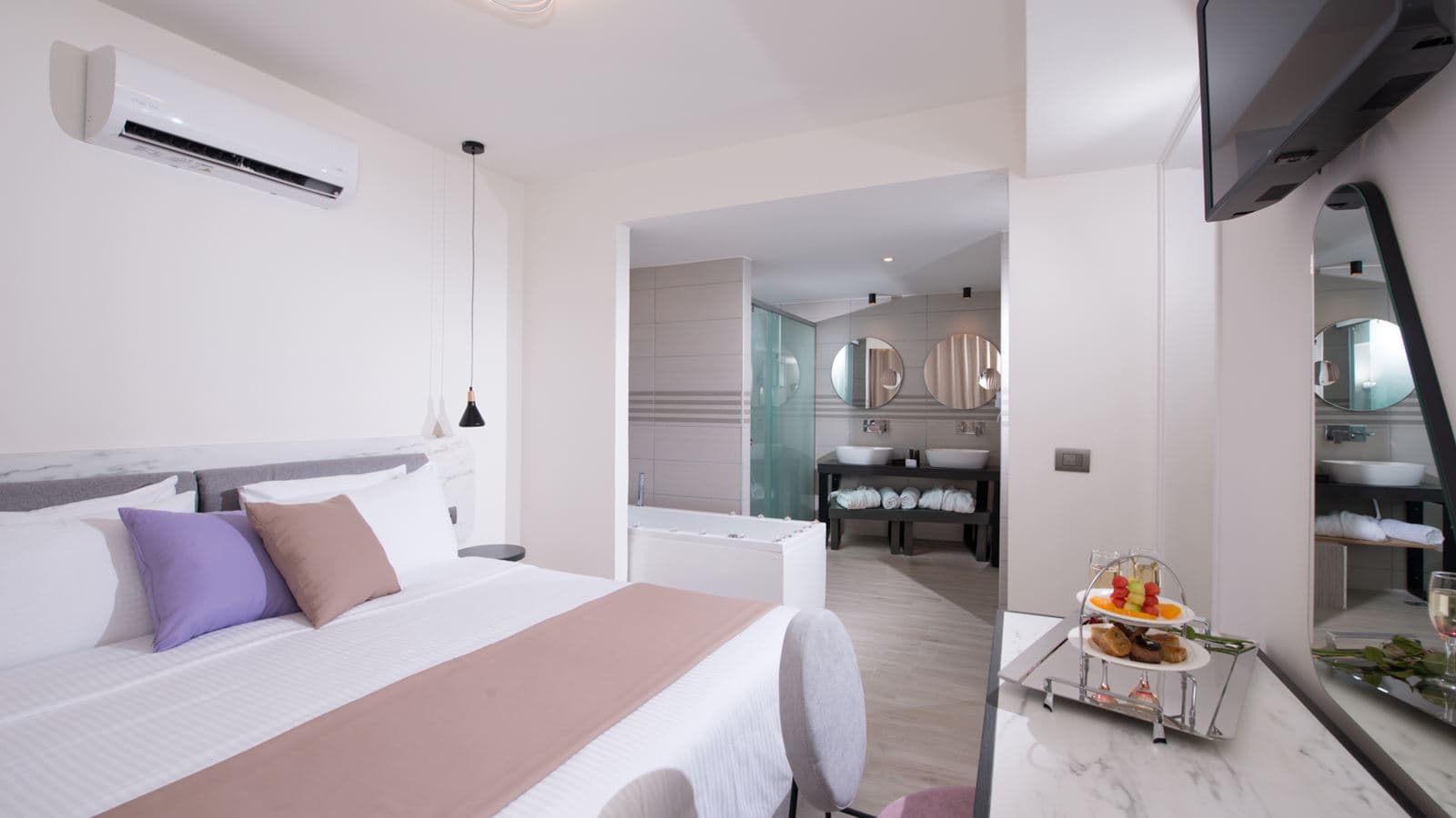 rooms-suite--land-view