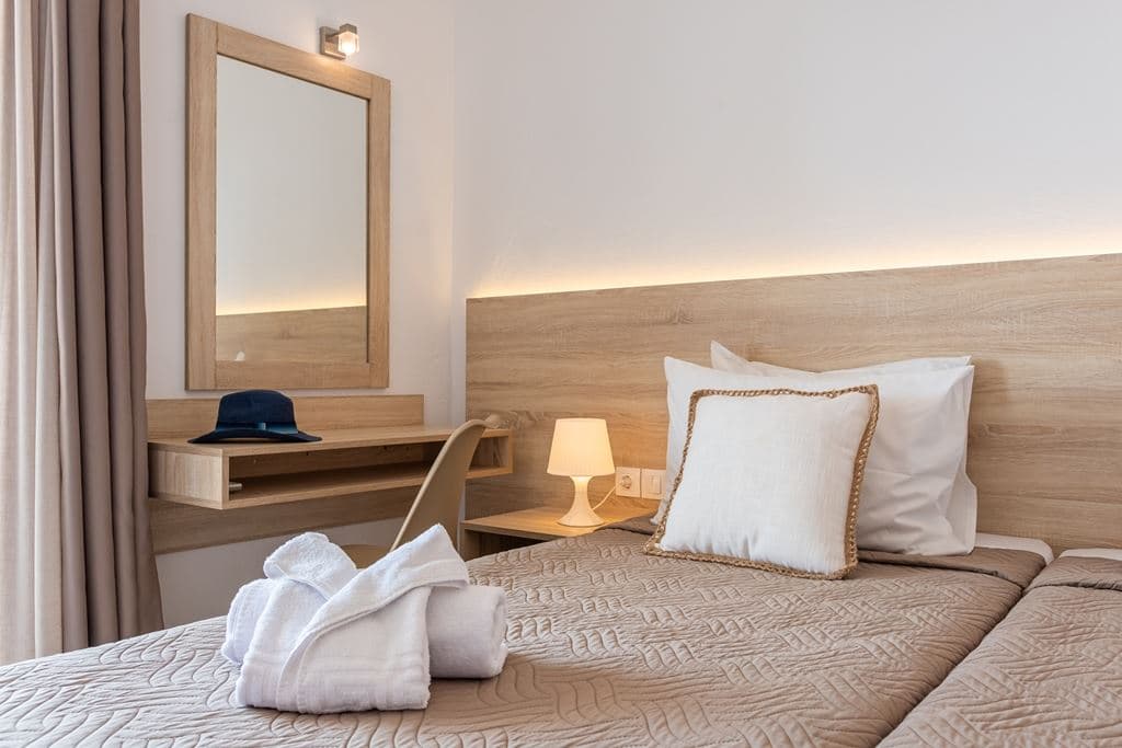 rooms-suite-balcony-or-terrace