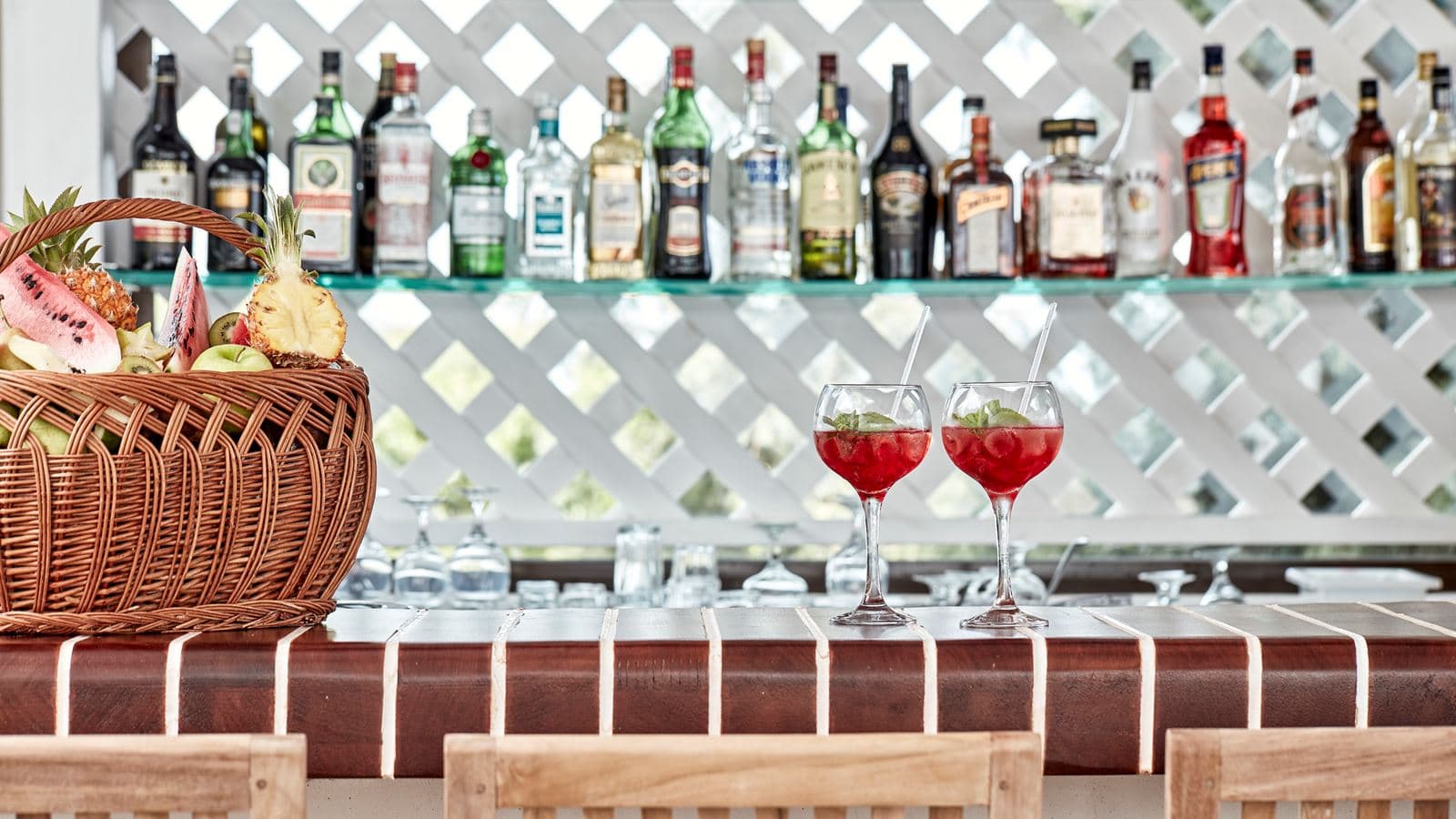 bars-mediterraneo-pool-bar