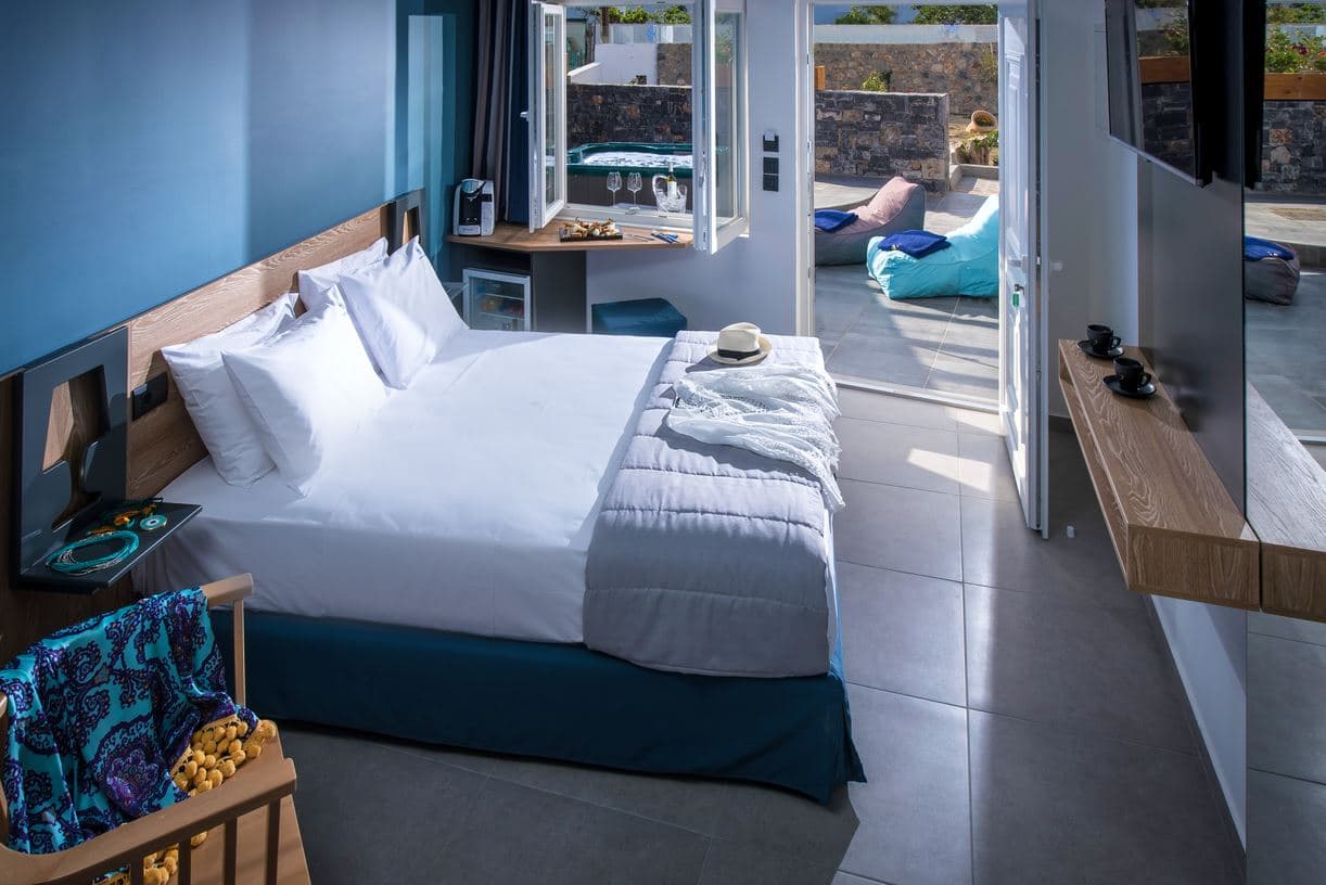 rooms-studio-luxury-with-private-jacuzzi