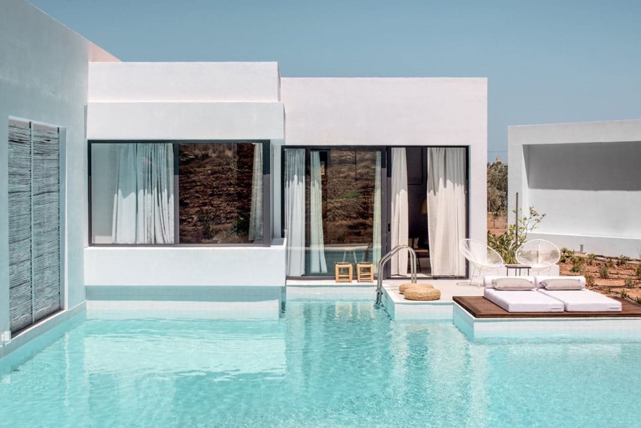 rooms-split-level-sharing-pool